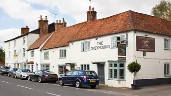 Location-stay_The-Greyhound